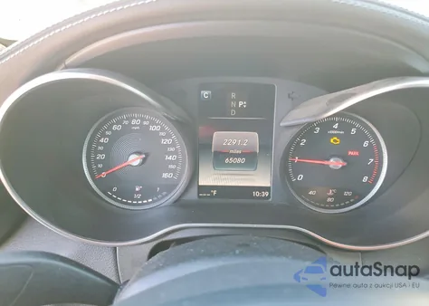 2016 Mercedes-Benz C 300 4Matic z USA, uszkodzony, nr VIN 55SWF4KB3GU133960